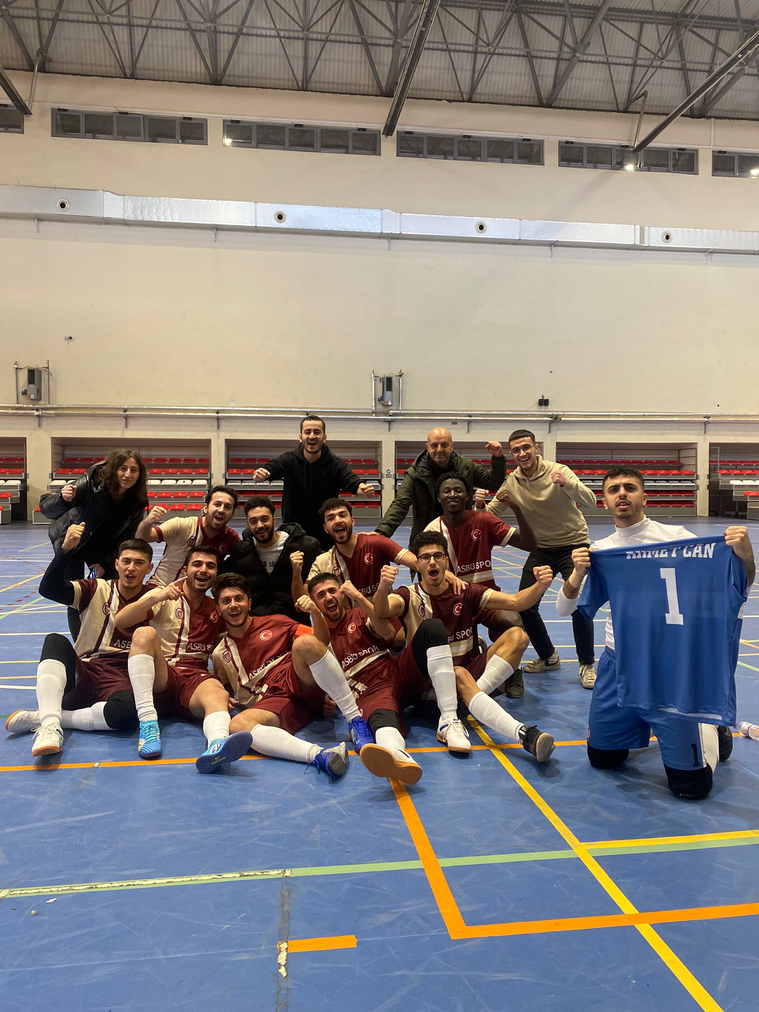 ASBÜ Futsal Takımı Toplu Fotoğraf