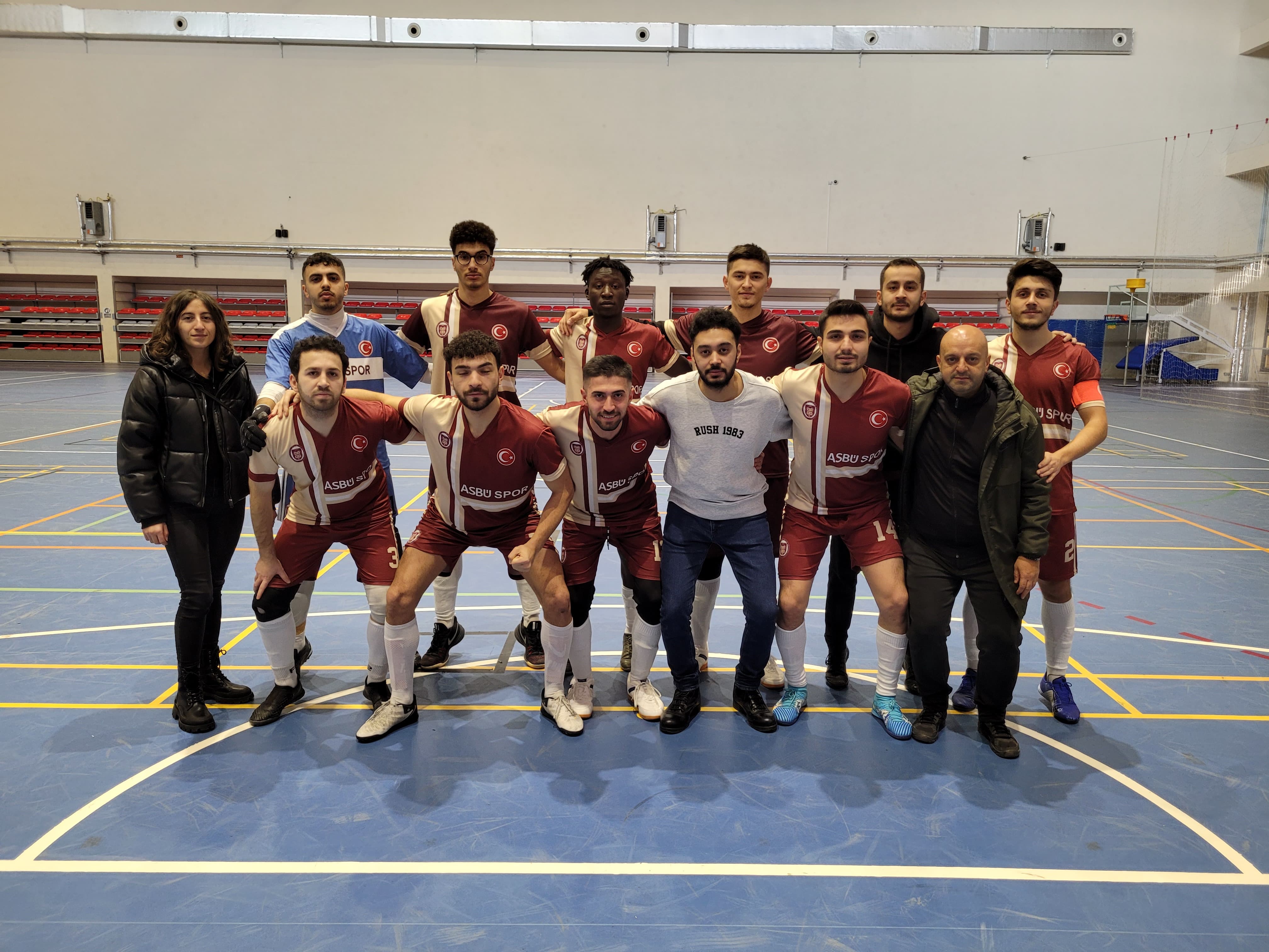 ASBÜ Futsal Takımı Toplu Fotoğraf