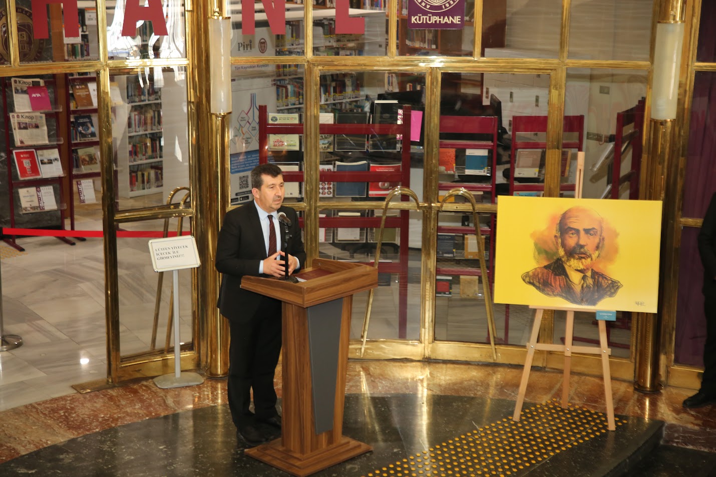 “Akif’in İzinde" Karma Afiş Sergisi ASBÜ’de Sergileniyor