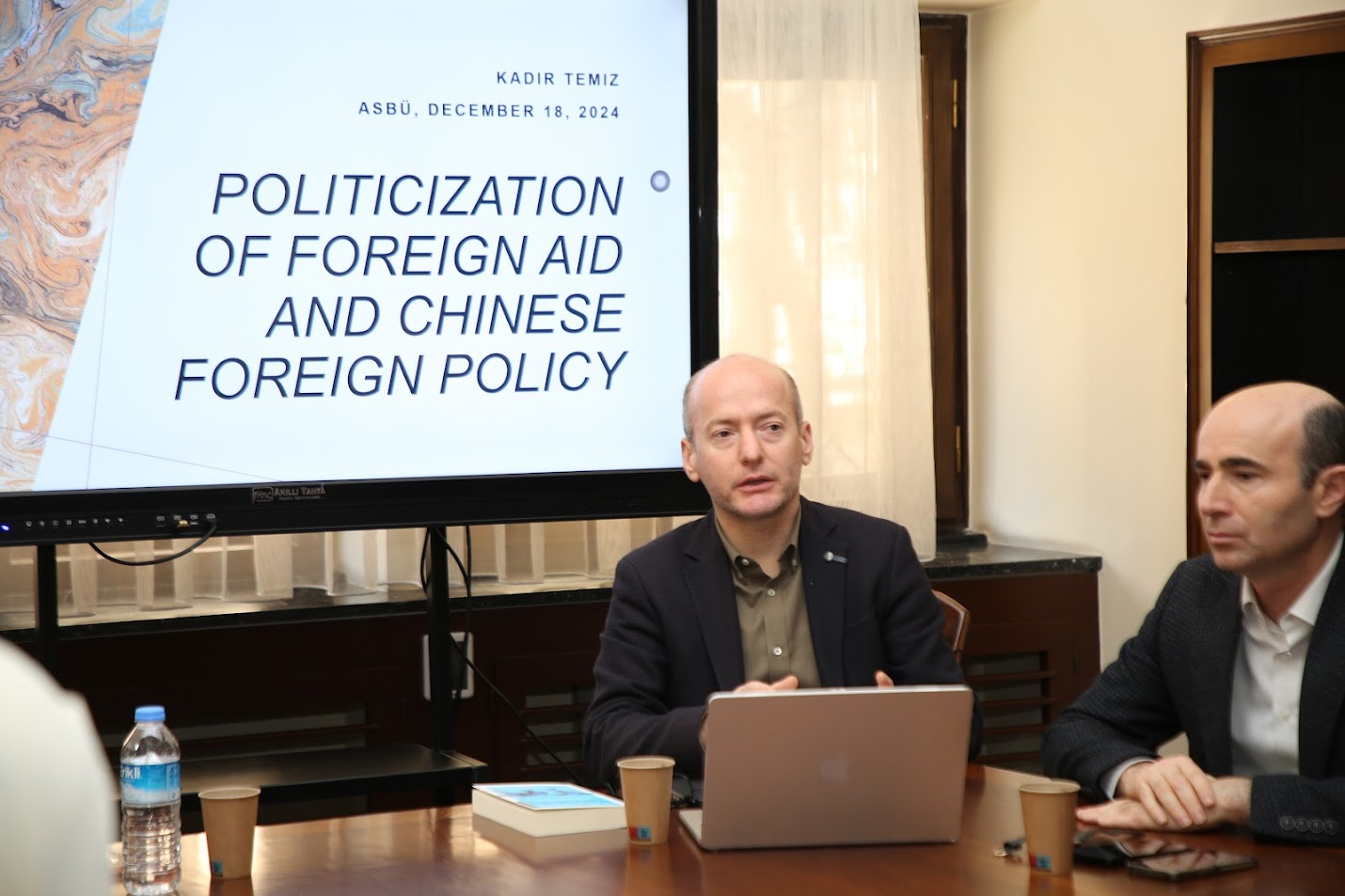 Ortadoğu Araştırmaları Merkezi (ORSAM) Akademik Direktörü ve İstanbul Medeniyet Üniversitesi Dr. Öğretim Üyesi Kadir Temiz’in konuşmacı olarak katıldığı "Politicization of Foreign Aid and Chinese Foreign Policy" Semineri