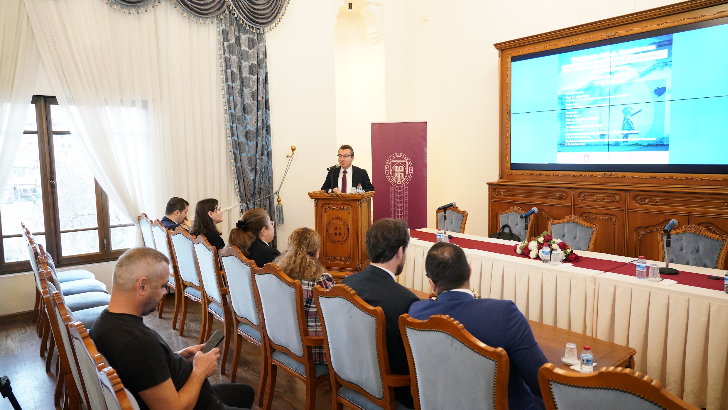 Prof. Dr. Yasin Söyler kürsüde açış konuşması gerçekleştiriyor