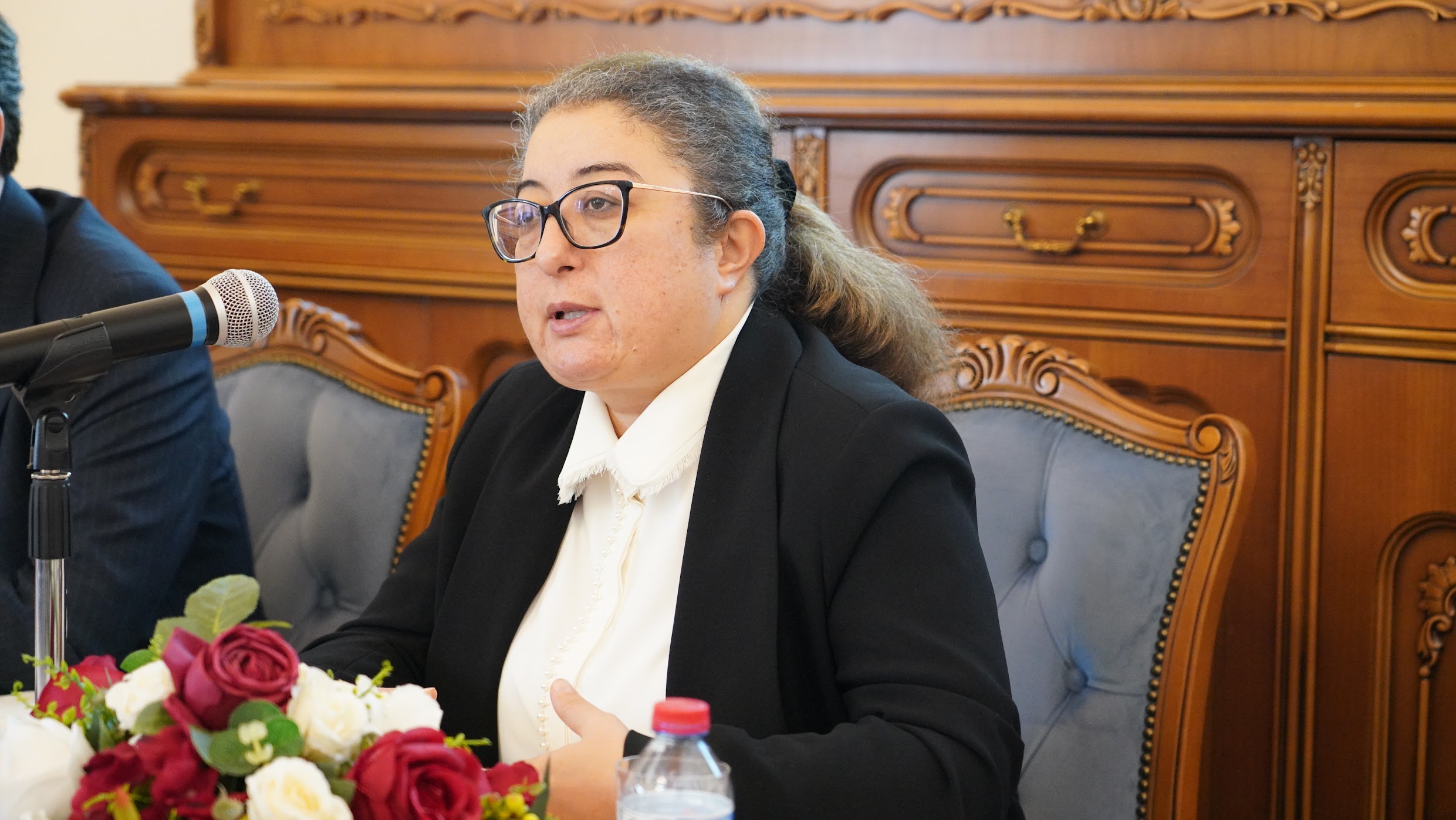 Oturum Başkanı Prof. Dr. Hayrunnisa Özdemir konuşuyor