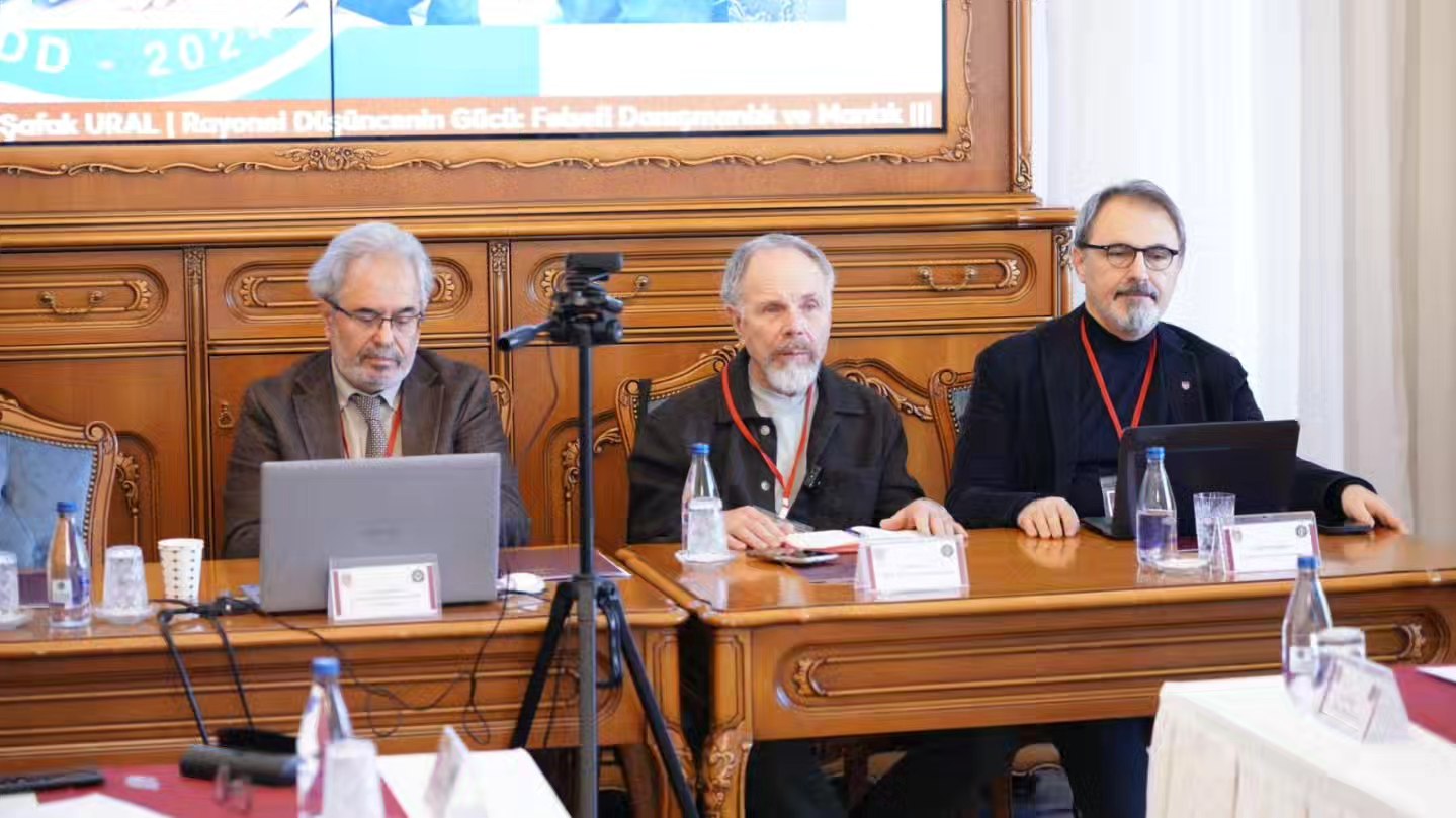 Prof. Dr. Hüseyin Sarıoğlu, Prof. Dr. Şafak Ural, Prof. Dr. M. Hakan Türkçapar, Doç. Dr. Enis Doko sunumlarını gerçekleştiriyorlar.