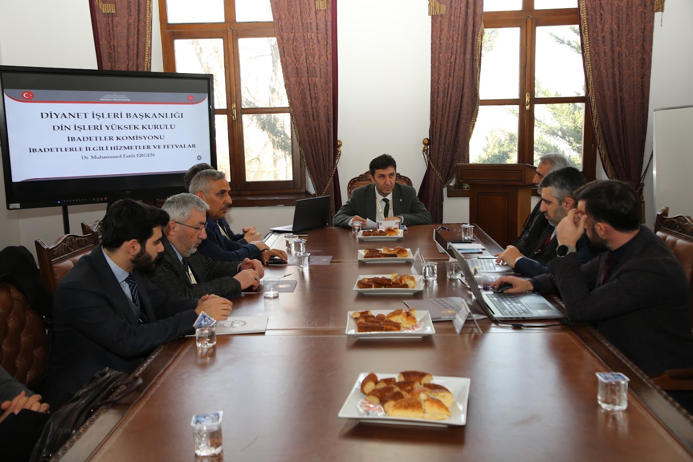  Prof. Dr. Ali AVCU konuşmasını gerçekleştiriyor.