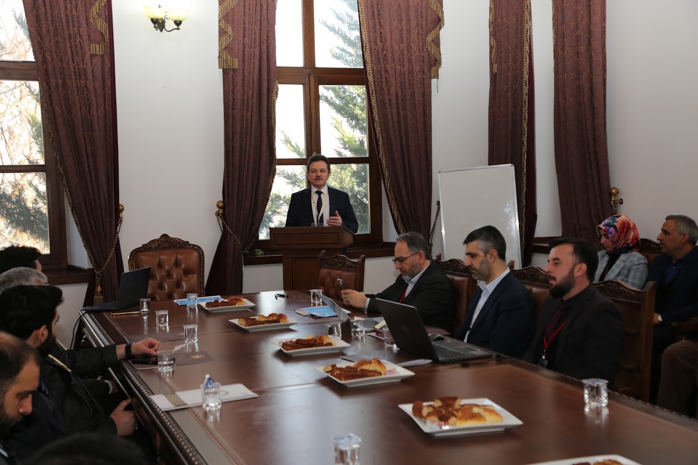 Prof. Dr. Ali Osman KURT konuşmasını gerçekleştiriyor.