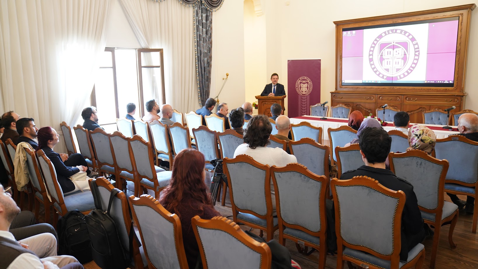 Prof. Dr. Ali Osman KURT konuşmasını gerçekleştiriyor.