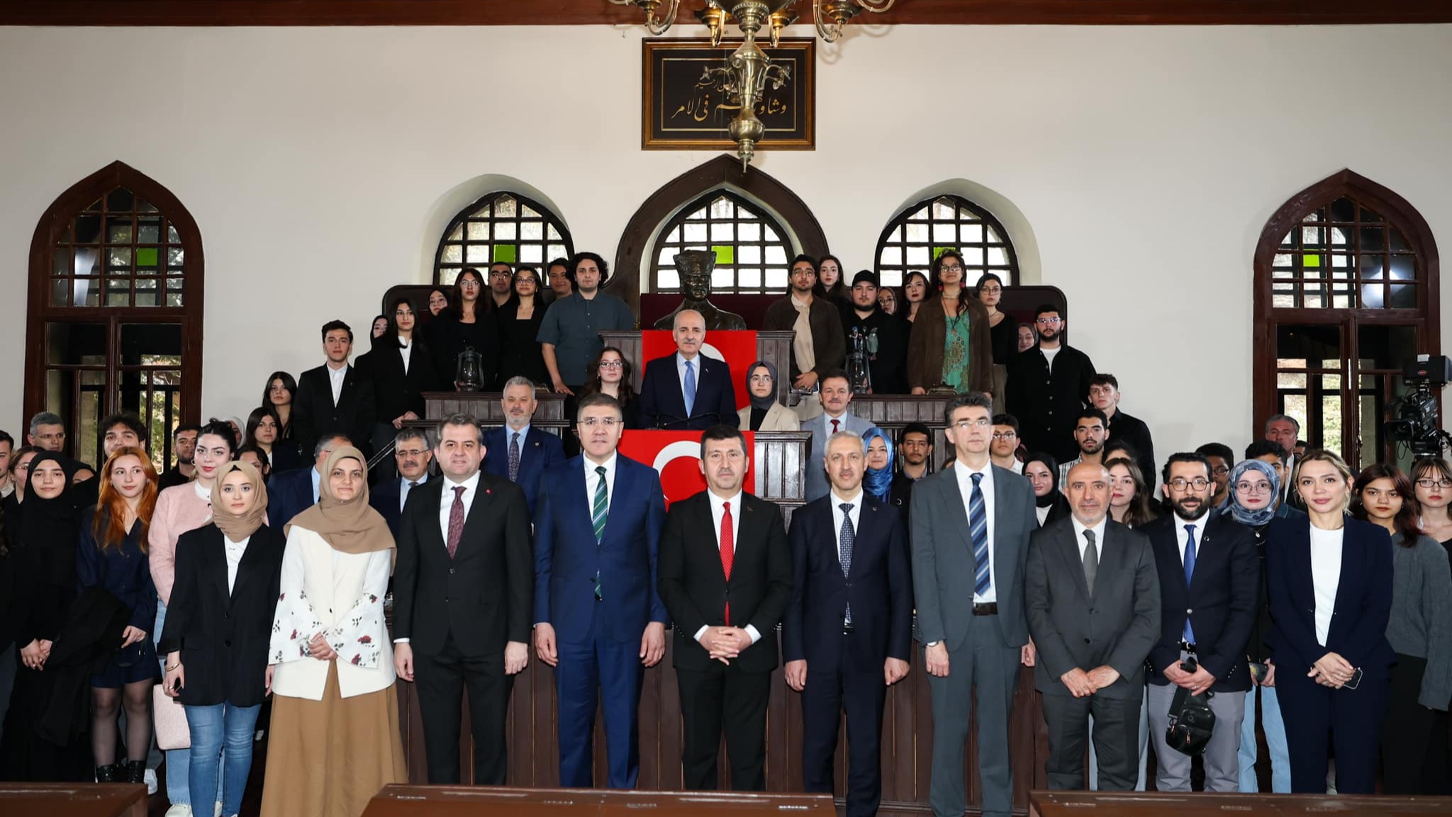 Prof. Dr. Musa Kazım Arıcan ve ASBÜ Akademik İdari ve Akademik Personeli 1. TBMM de beraber fotoğraf çektiriyorlar.