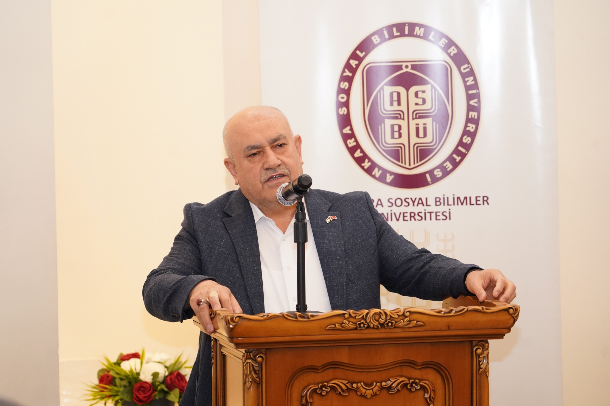seyirciler görünüyor