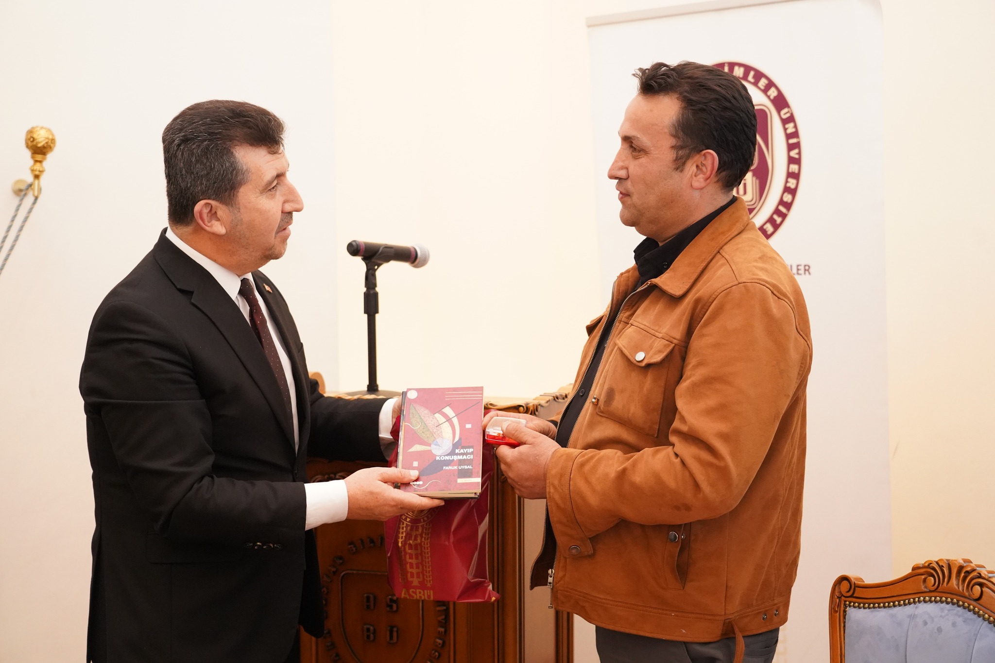 şiir okunuyor