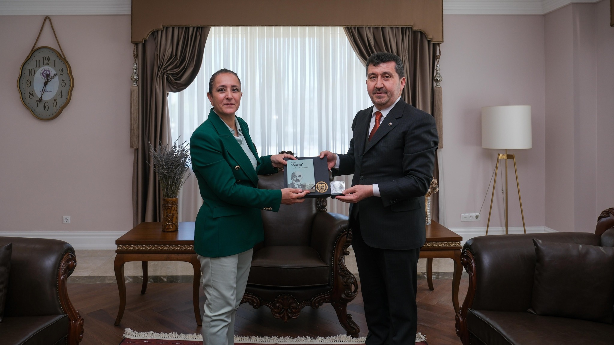 Ankara Sosyal Bilimler Üniversitesi Rektörü Prof. Dr. Kazım Arıcan Burdur Valiliği'de Sayın  Tülay BAYDAR BİLGİHAN ile makamında bir araya geldi.