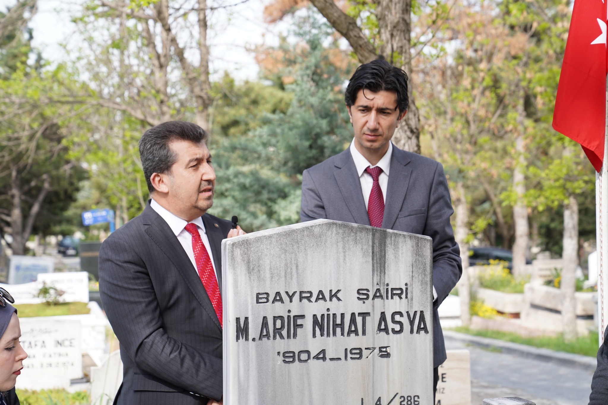 Bayrak Şairi Arif Nihat ASYA’nın Mezarına Ziyaret
