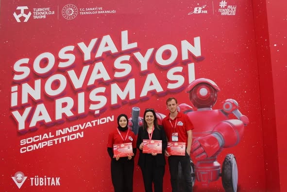  ASBÜ Kuzey Kıbrıs Kampüsü'nde yer alan ''Duygu Takımı'', 268 finalist takım ve 1083 finalist arasında sosyal inovasyon alanında ilk 15'e adını altın harflerle yazdırdı.