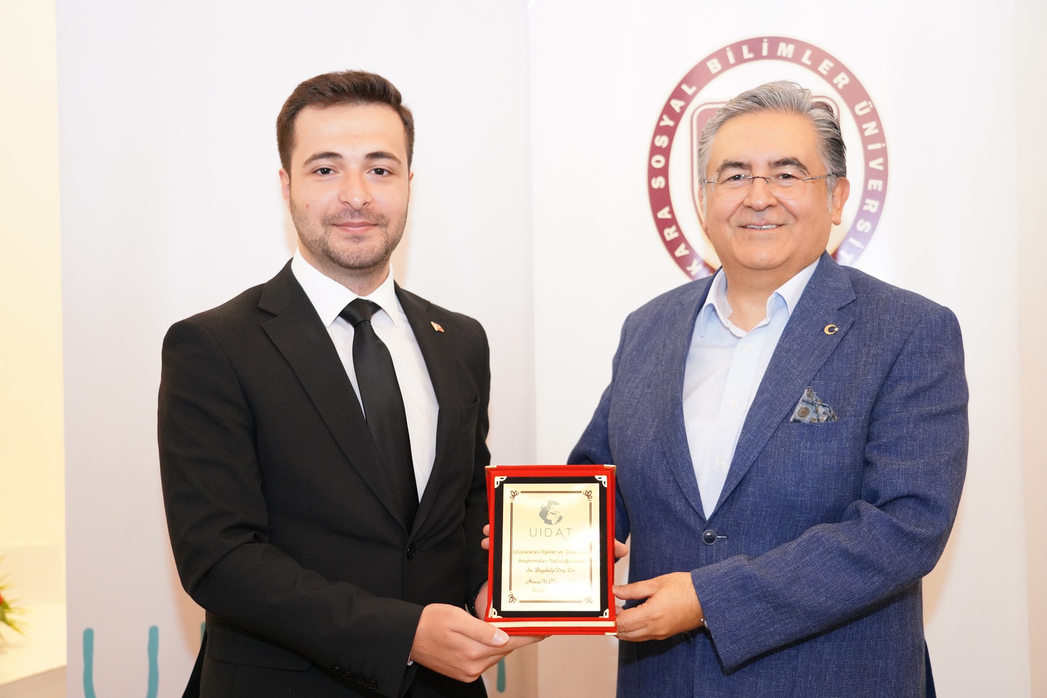 Büyükelçi Doç. Dr. Hasan Ulusoy, ASBÜ’de Gençlerle Diplomasi Üzerine Bir Araya Geldi