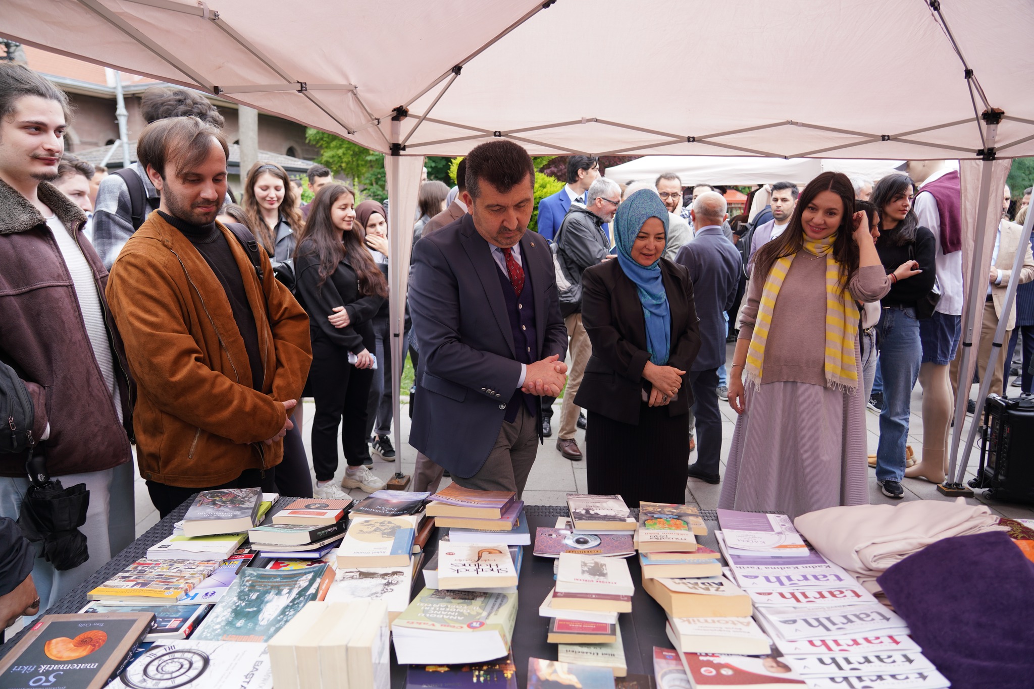 ASBÜ'de “12. Yeniden Kullan Sergisi” Açıldı 