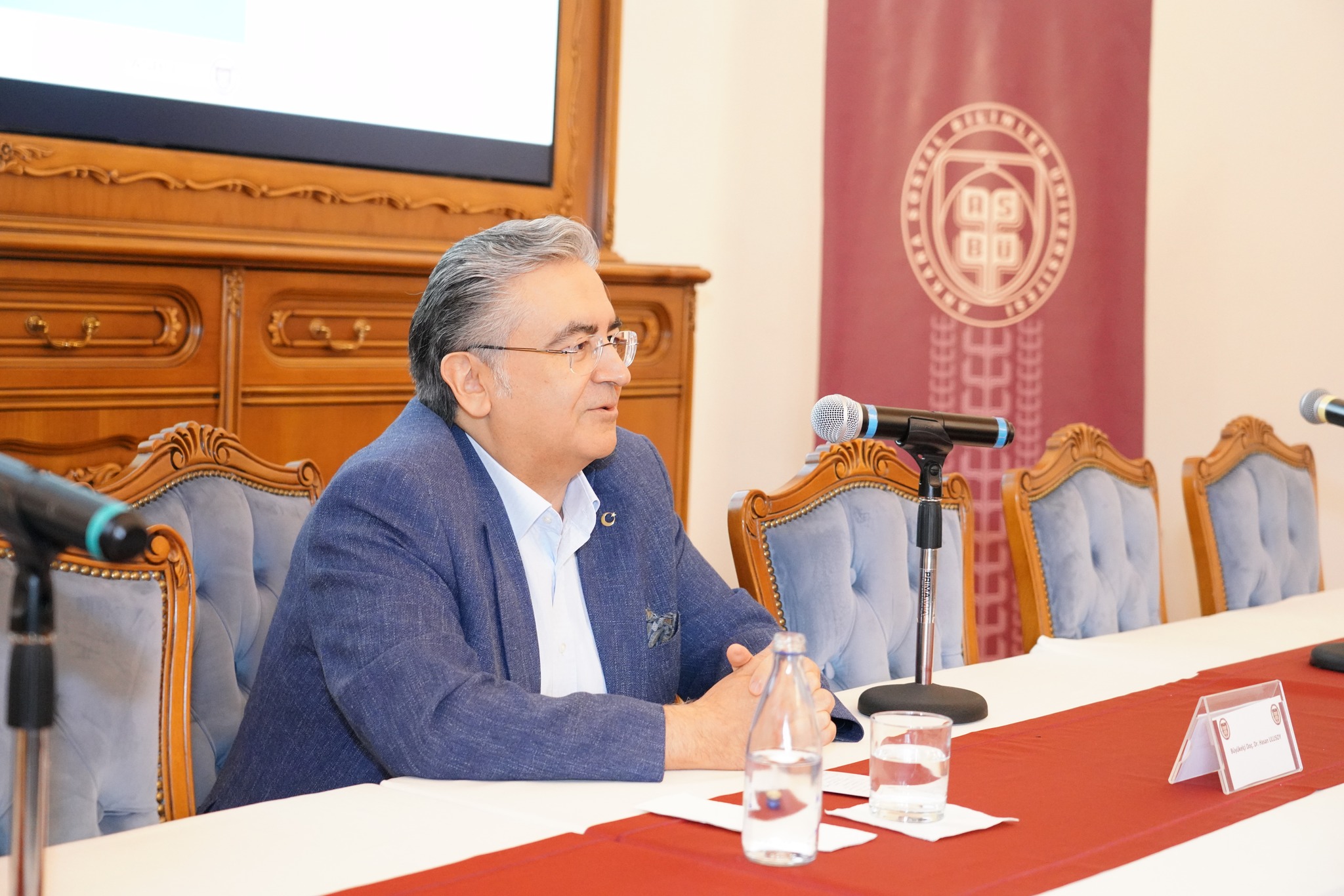 Büyükelçi Doç. Dr. Hasan Ulusoy, ASBÜ’de Gençlerle Diplomasi Üzerine Bir Araya Geldi