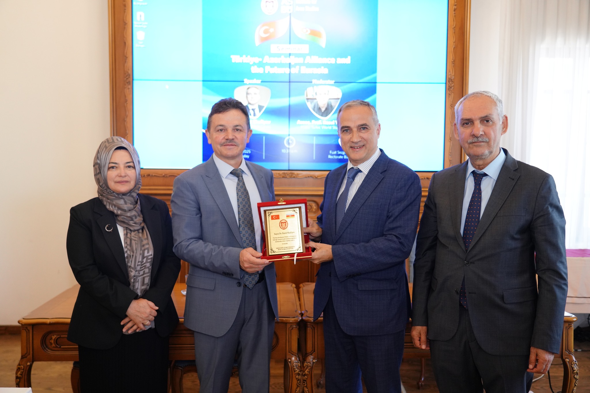 Türkiye-Azerbaycan İttifakı ve Avrasya'nın Geleceği" Semineri