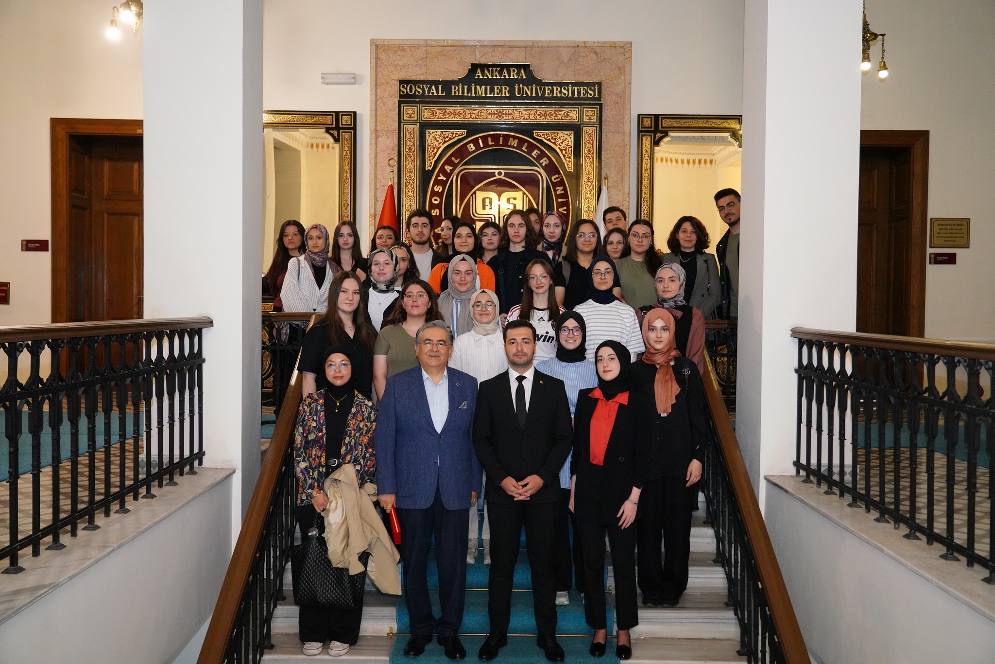 Büyükelçi Doç. Dr. Hasan Ulusoy, ASBÜ’de Gençlerle Diplomasi Üzerine Bir Araya Geldi