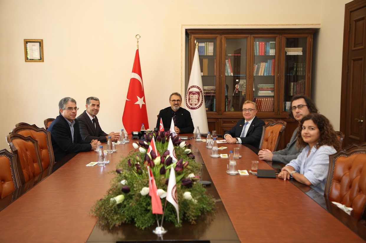 Ankara Sosyal Bilimler Üniversitesi (ASBÜ), İspanya Büyükelçiliği Eğitim Ataşesi Gilberto Terente Fernández'i ağırladı. 