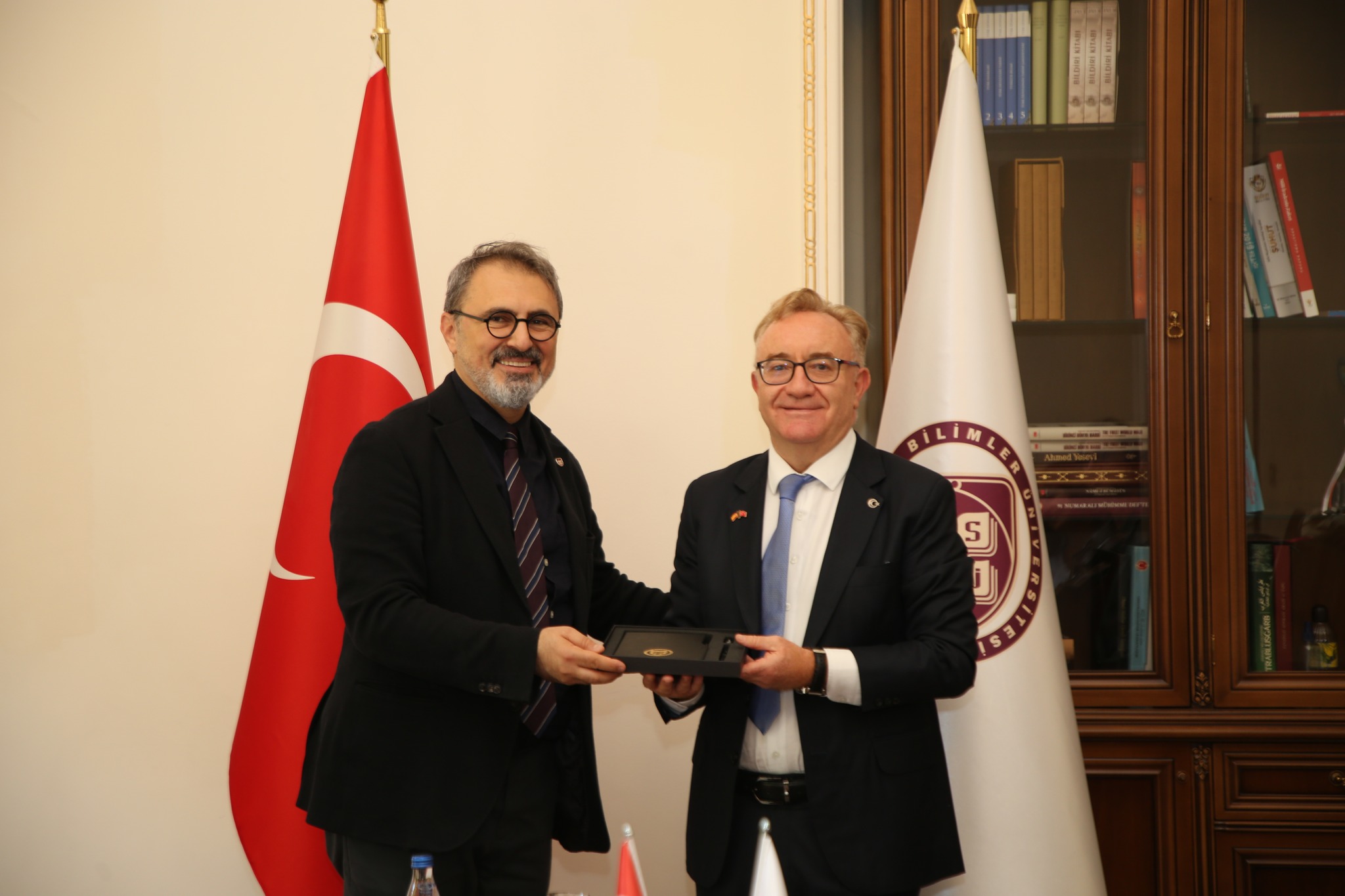 Ankara Sosyal Bilimler Üniversitesi (ASBÜ), İspanya Büyükelçiliği Eğitim Ataşesi Gilberto Terente Fernández'i ağırladı. 