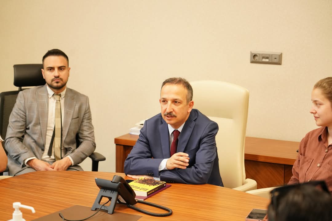 ASBÜ Hukuk Fakültesi Öğrencilerinden Yargıtay Üyesi Yunus Nadi Kolukısa’ya Ziyaret