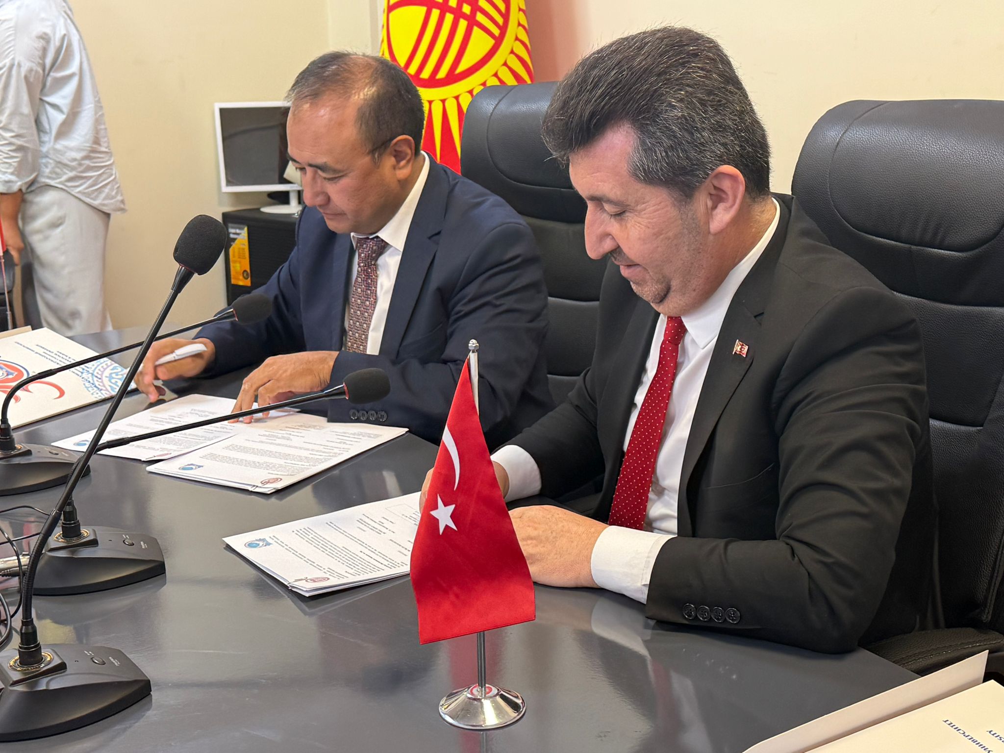 ASBÜ ile Kırgız-Özbek Uluslararası Batıralı Sıdıkov Üniversitesi Arasında İş Birliği Protokolü İmzalandı