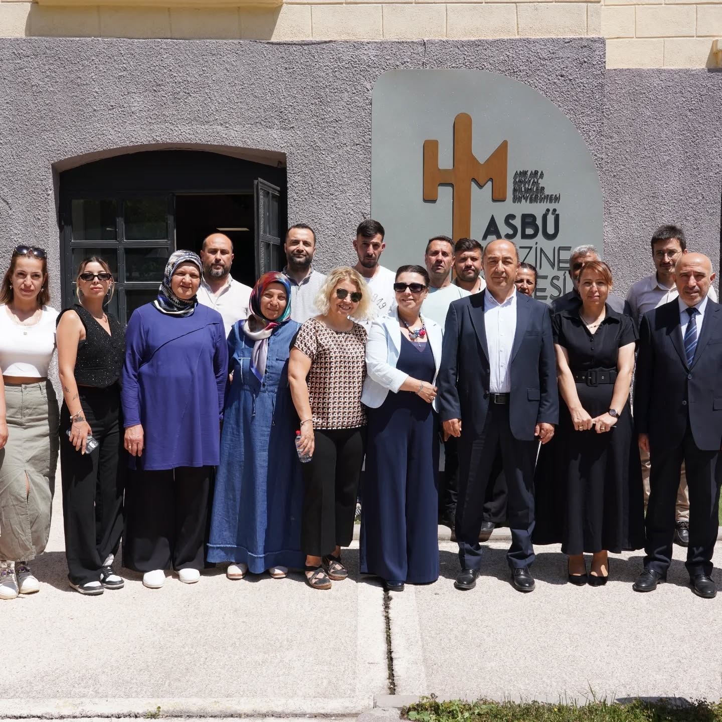 İpliğin Renkle Dansı Kişisel Resim Sergisi