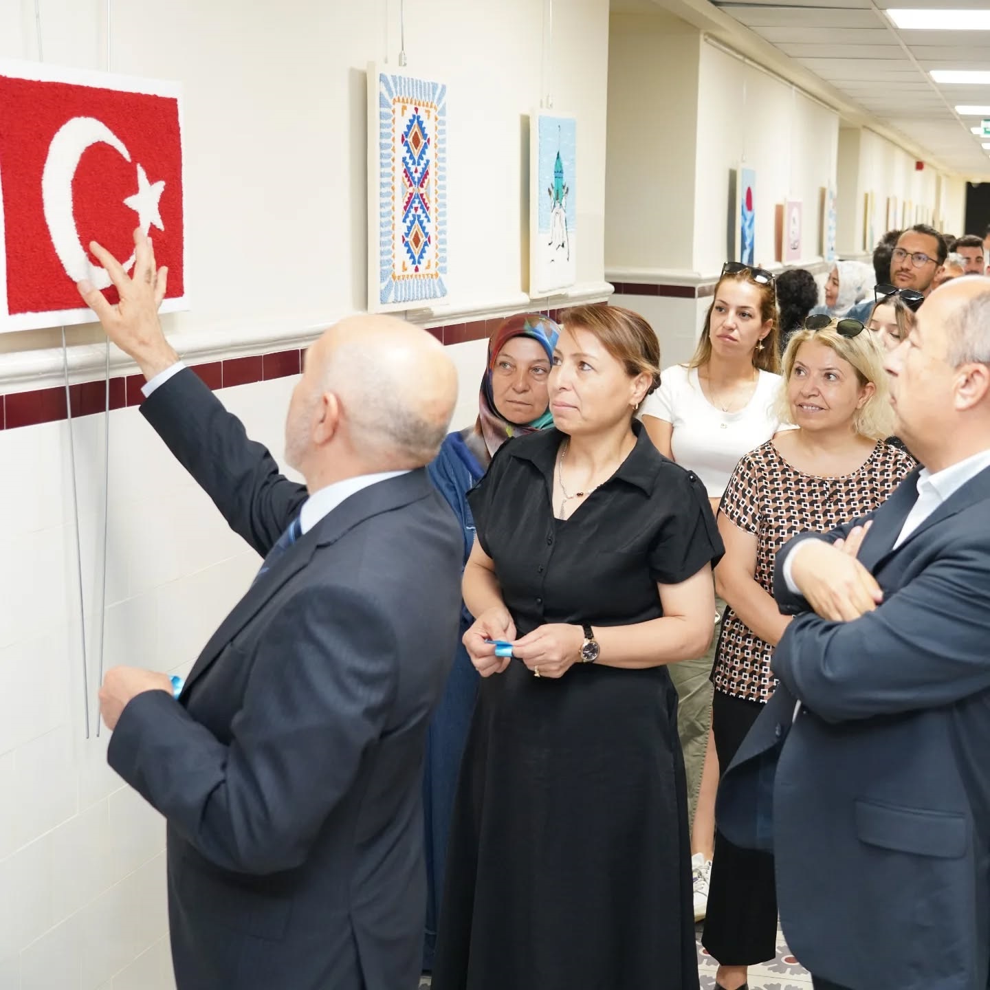 İpliğin Renkle Dansı Kişisel Resim Sergisi