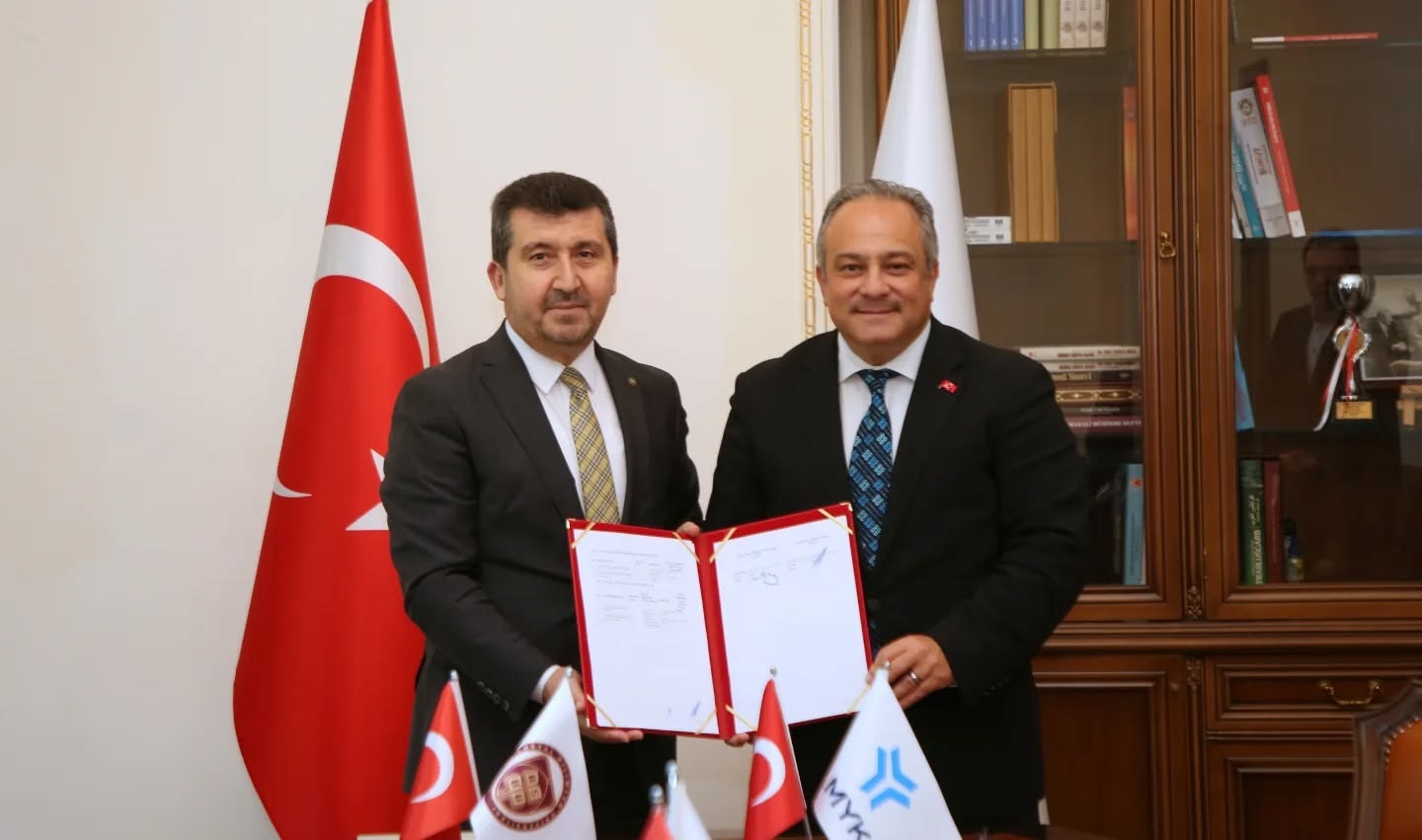 Ankara Sosyal Bilimler Üniversitesi Sosyal İnovasyon ve Sivil Toplum Uygulama ve Araştırma Merkezi ile Mesleki Yeterlilik Kurumu (MYK) Arasında "Öncü İş Birliği Protokolü" İmzalandı