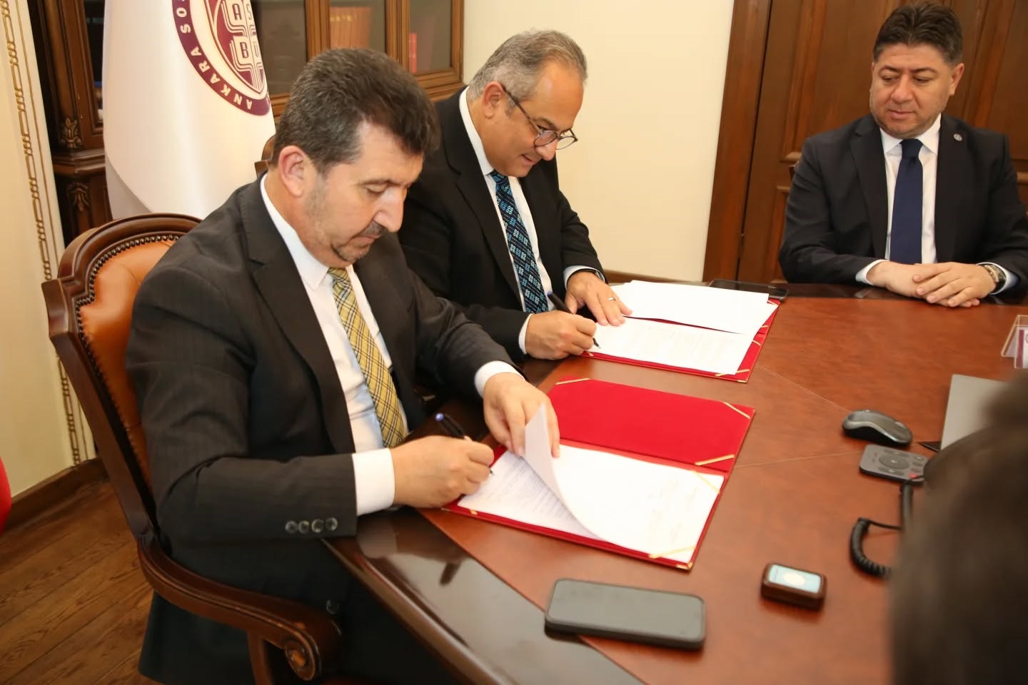 Ankara Sosyal Bilimler Üniversitesi Sosyal İnovasyon ve Sivil Toplum Uygulama ve Araştırma Merkezi ile Mesleki Yeterlilik Kurumu (MYK) Arasında "Öncü İş Birliği Protokolü" İmzalandı