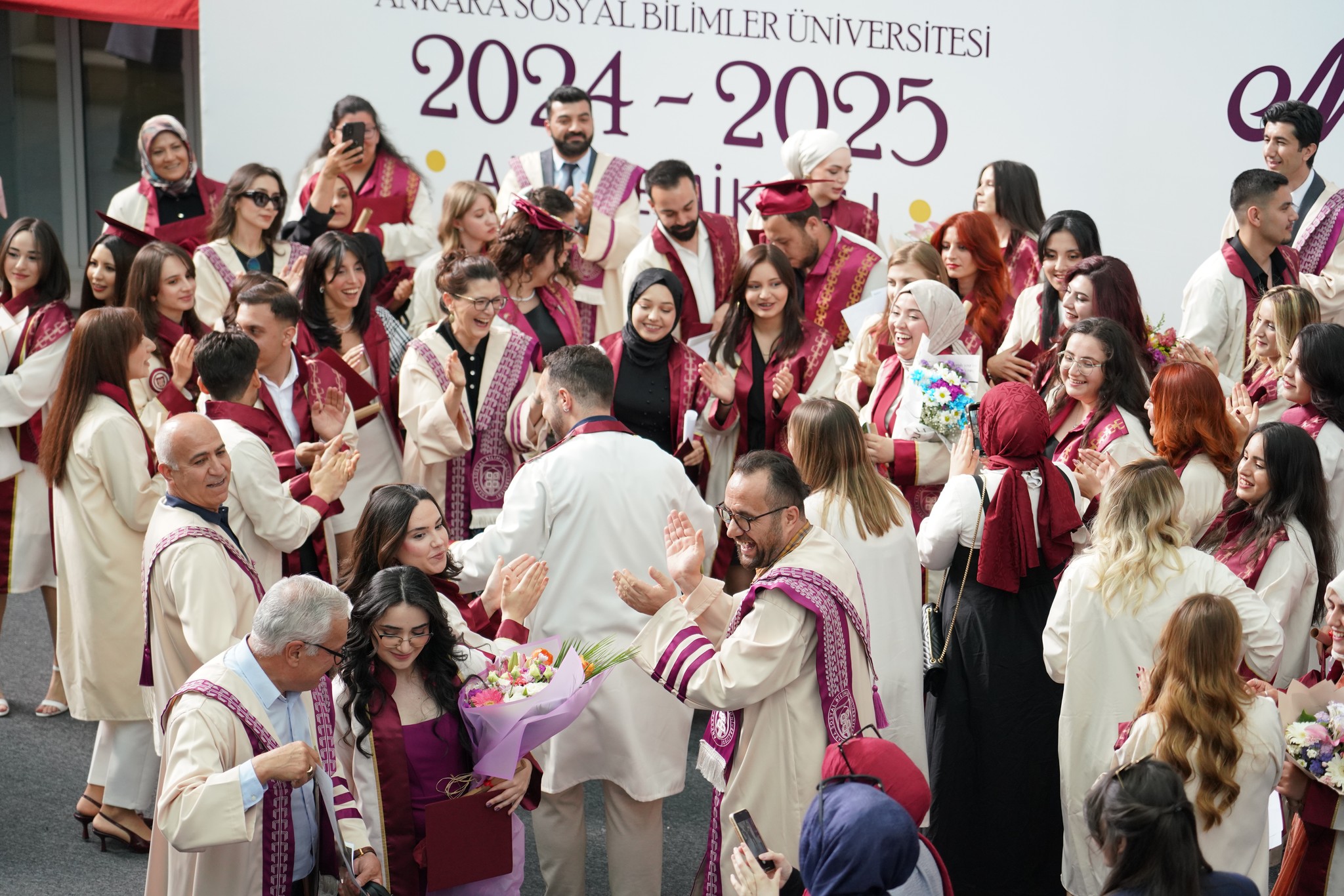 🎓 ASBÜ Sosyal ve Beşeri Bilimler Fakültesi 2024-2025 Mezuniyet Töreni 🎉