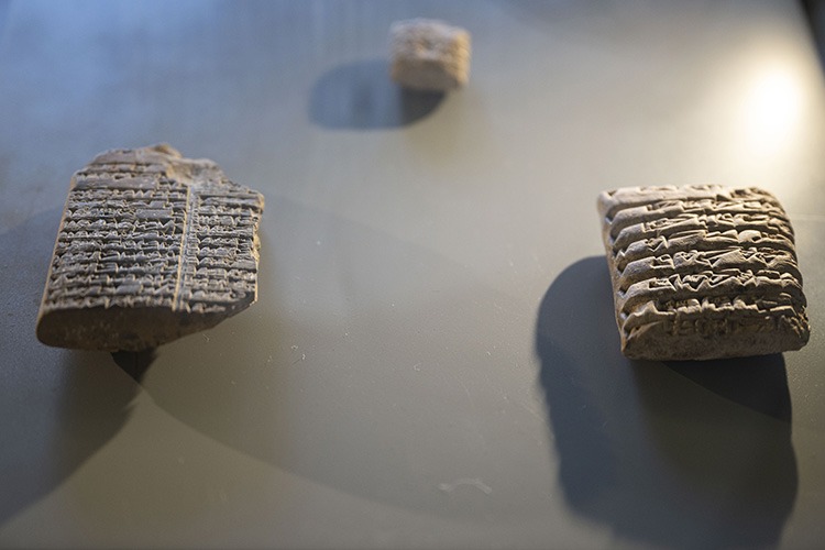 T.C. Kültür ve Turizm Bakanlığı’nın Irak’a iadesini sağladığı kültür mirası çivi yazılı belgelerinin tanısını Prof. Dr. Selim Ferruh Adalı gerçekleştirdi