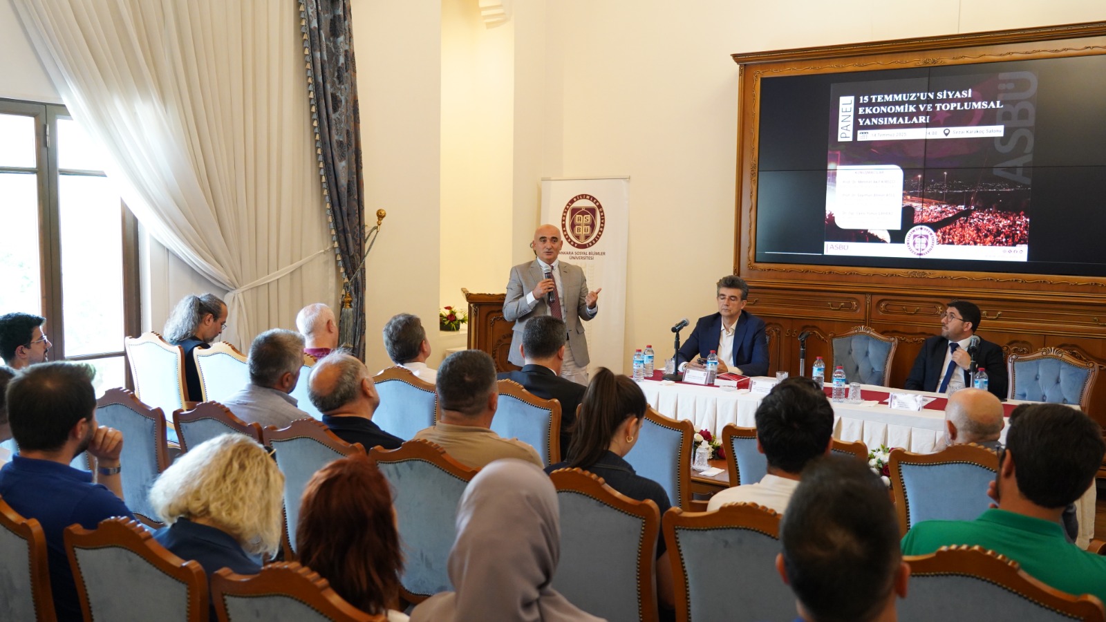 ASBÜ’de "15 Temmuz'un Siyasi, Ekonomik ve Toplumsal Yansımaları" Paneli Akademisyenlerin katılımıyla gerçekleşen panelde 15 Temmuz darbe girişiminin çok boyutlu etkileri ele alındı. 
