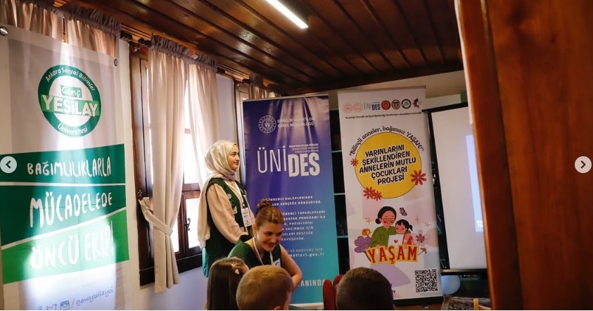 ASBÜ Genç Yeşilay Topluluğu tarafından yürütülen YAŞAM Projesi kapsamında, bağımlılıklarla mücadele konusunda farkındalık oluşturmak amacıyla çeşitli etkinlikler gerçekleştirildi.
