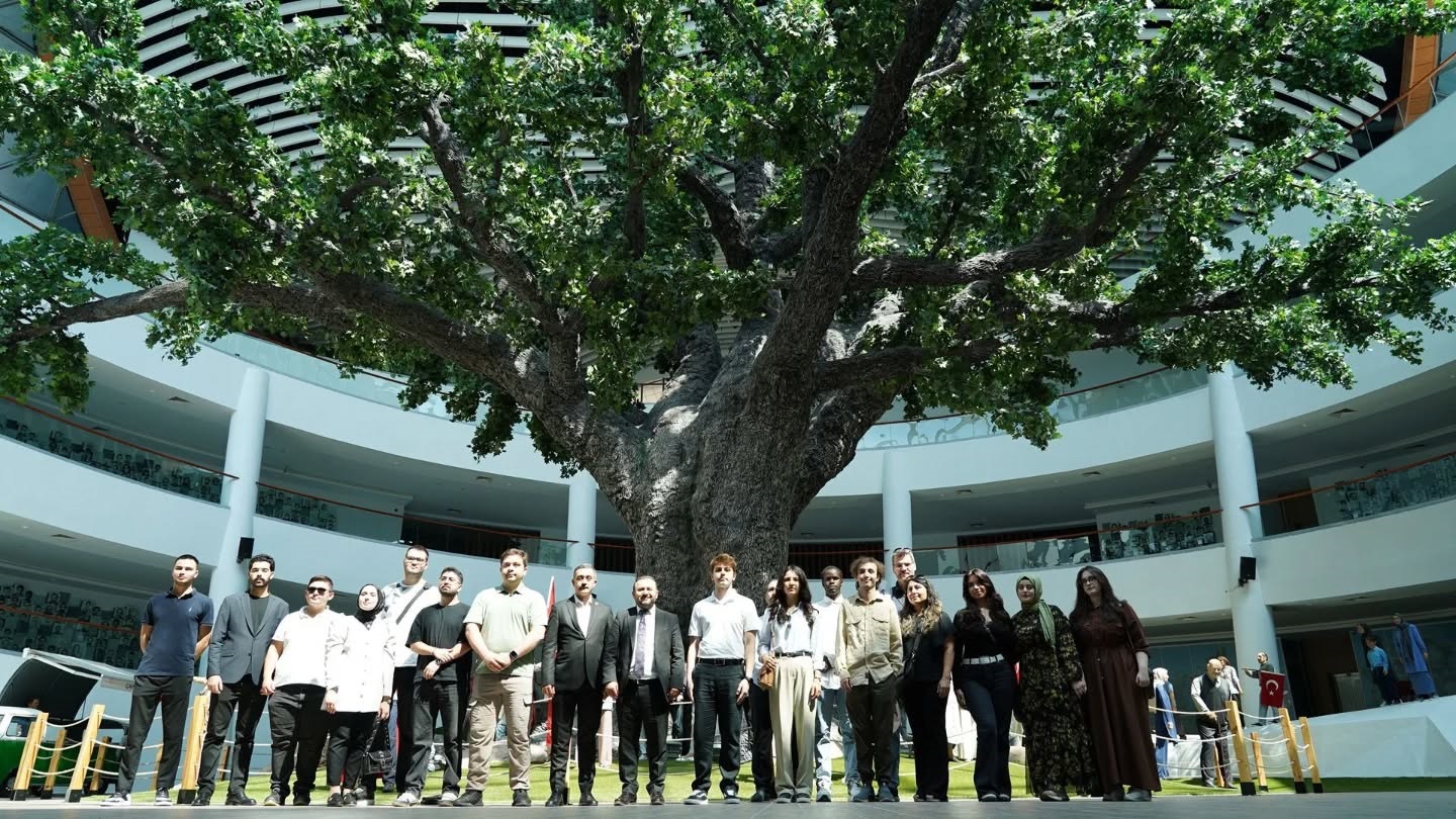 ASBÜ Ailesinden Anıtsal Mekânlara Anlamlı Ziyaret