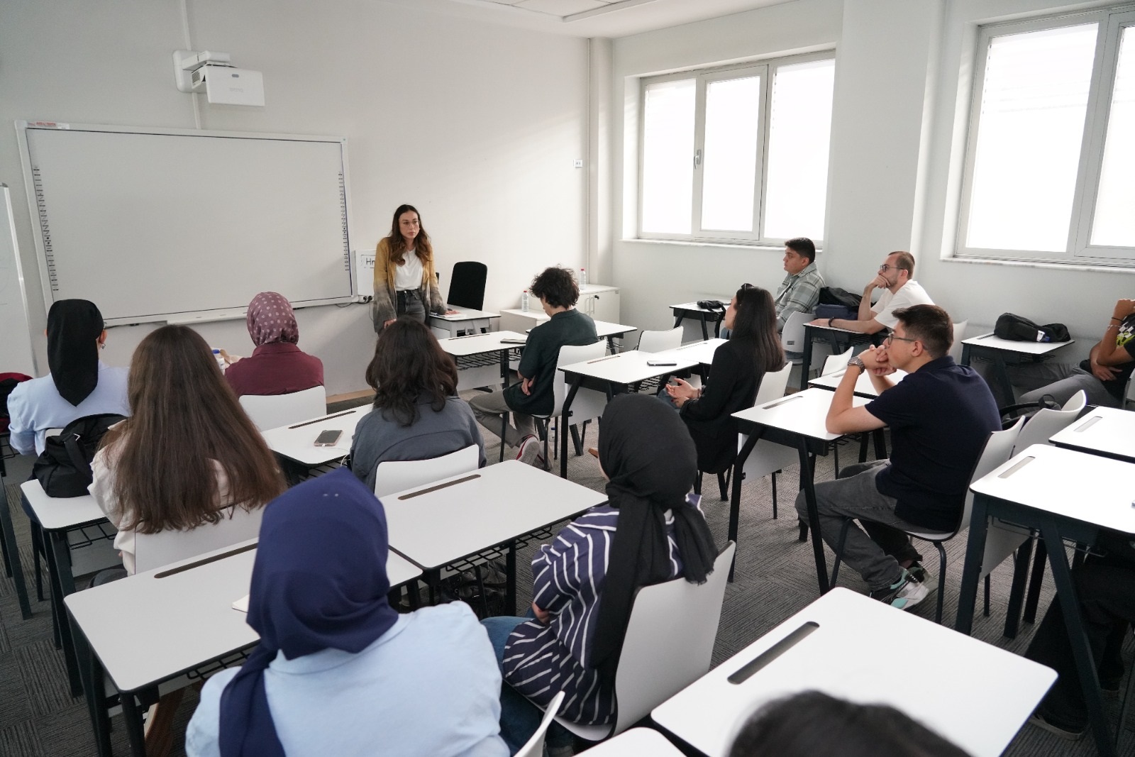 ASBÜ’de Oryantasyon ve Birim Tanıtım Programı Gerçekleştirildi