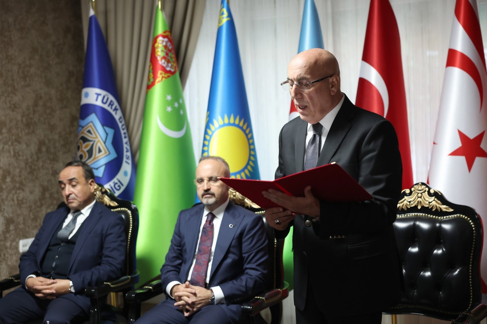 Prof. Dr. Musa Kâzım Arıcan’a “Türk Dünyası Bilgelik Asası” Takdim Edildi