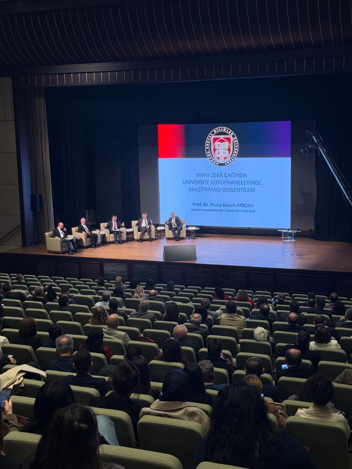 ANKOSLink2025’te “Yapay Zekâ Çağında Üniversite Kütüphanelerinde Araştırmacı Beklentileri” Paneli: Bilgiye Erişimde İnsan Merkezli Yaklaşım
