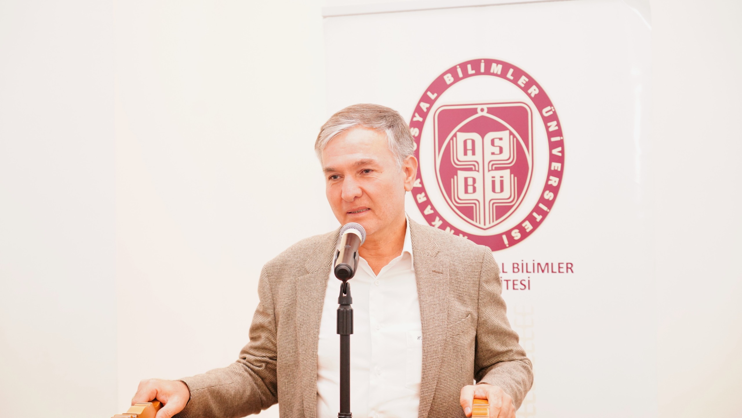 ASBÜ’de Sosyal Medyaya Genç Bakışı