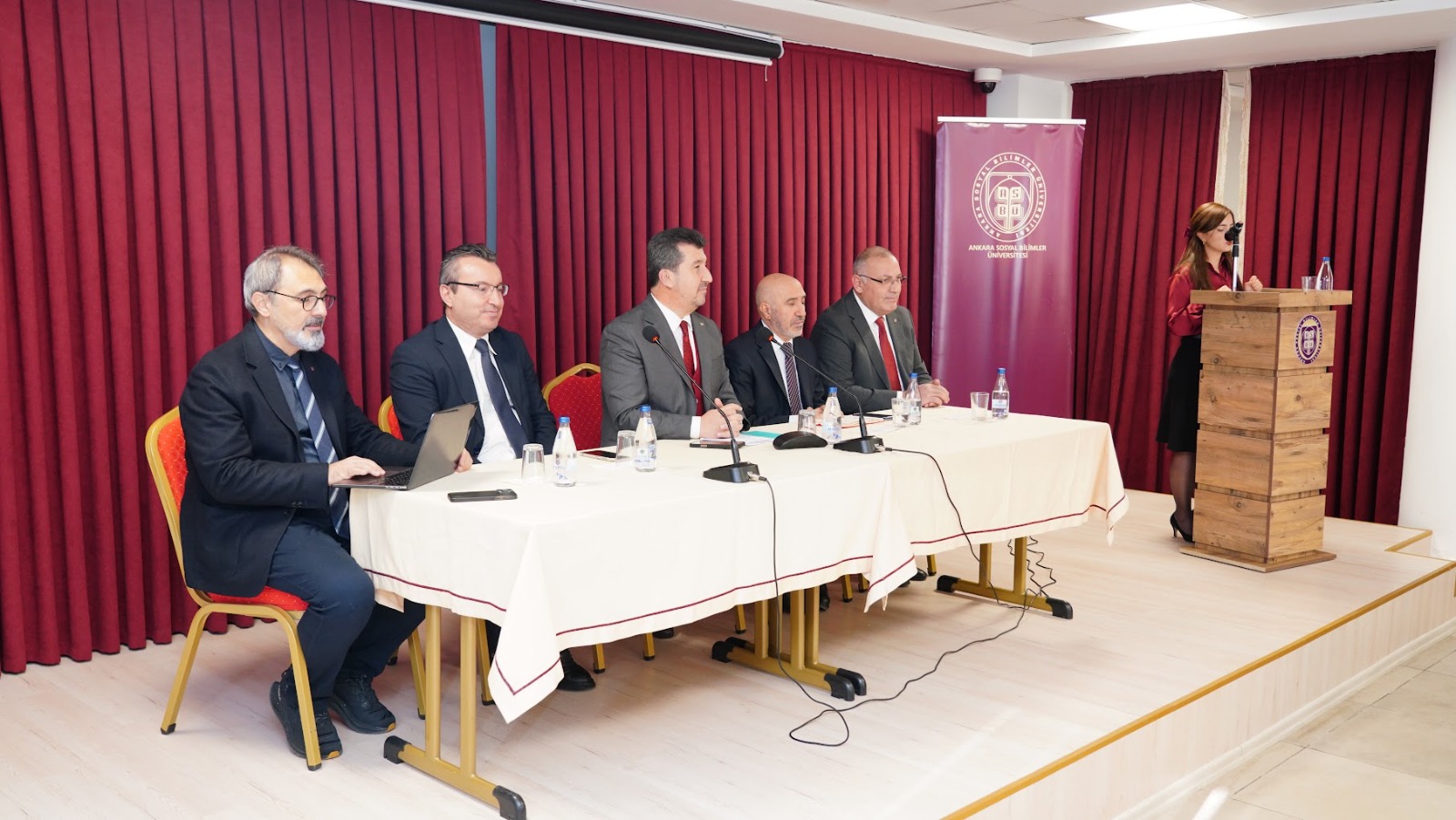  katılımıyla gerçekleştirilen programda