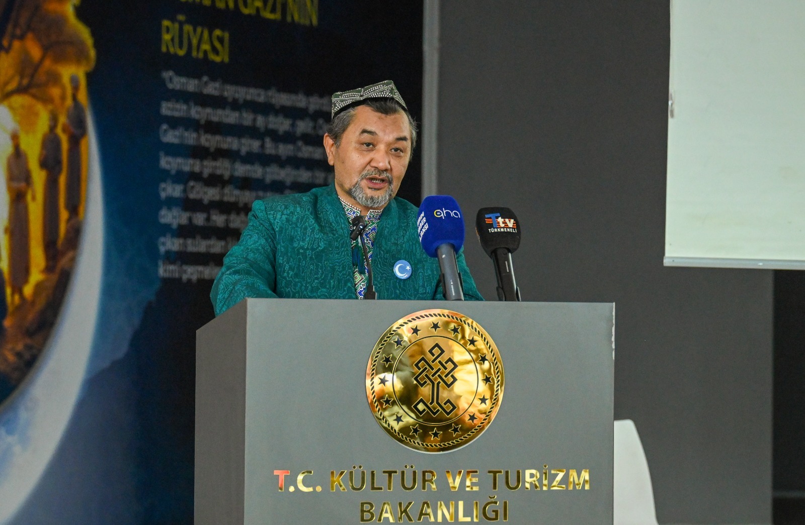 tarihsel derinliğini,
