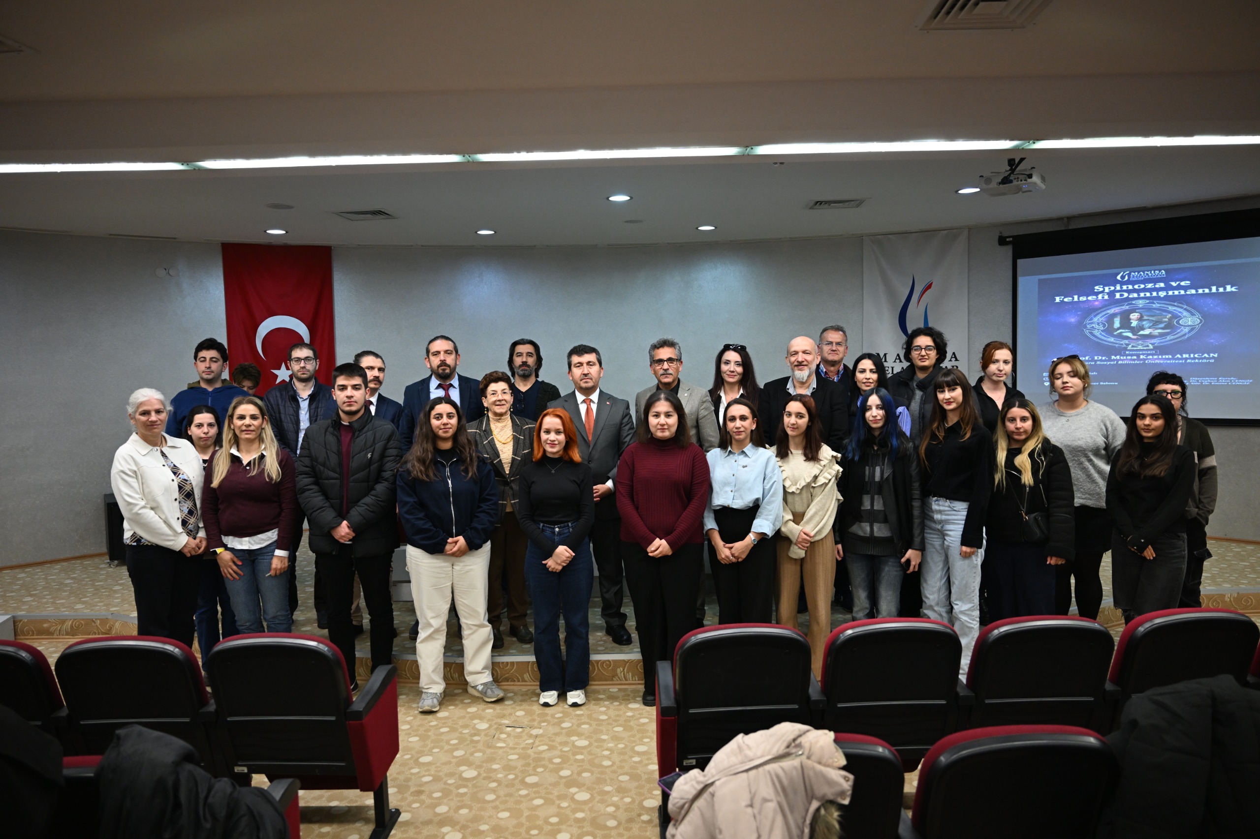 Rektörlük Seminer Salonunda 