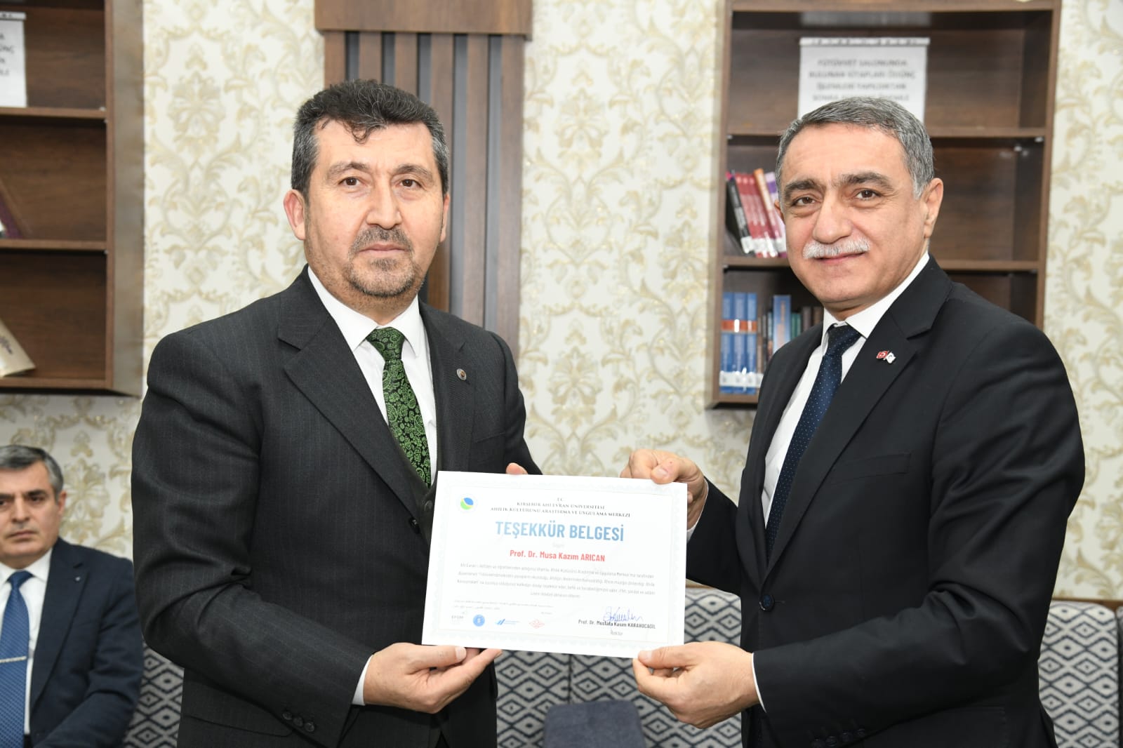  üniversite arasında 