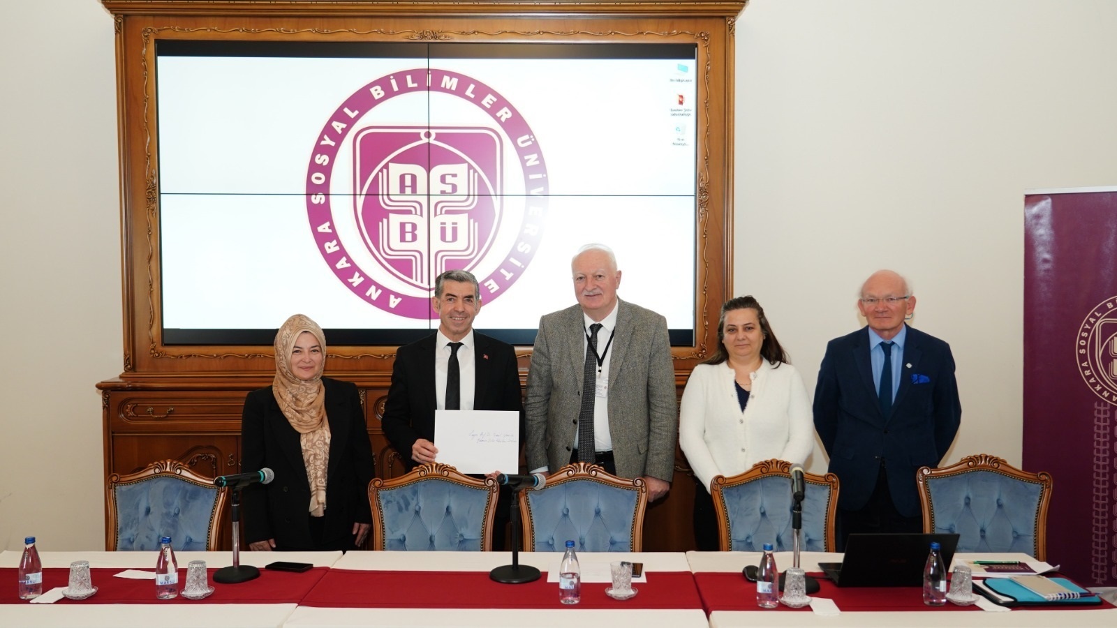 Fen, Edebiyat, Fen-Edebiyat, Dil ve Tarih-Coğrafya Fakülteleri Öğretim Programları Değerlendirme ve Akreditasyon Derneği (FEDEK) değerlendirme takımı, 25–27 Ocak 2026 tarihleri arasında üniversitemizi ve Yabancı Diller Fakültesini ziyaret etti. Değerlendirme Takımı Üniversitemiz Rektörü Prof.Dr. Musa Kazım Arıcan, Rektör Yardımcısı Prof. Dr. Münire Kevser Baş, Prof. Dr. Hakan Türkçapar, Genel Sekreter Saim Durmuş ve üniversitemiz idari birimlerini ziyaret etti. ASBÜ Yabancı Diller Fakültesi İngiliz Dili ve 