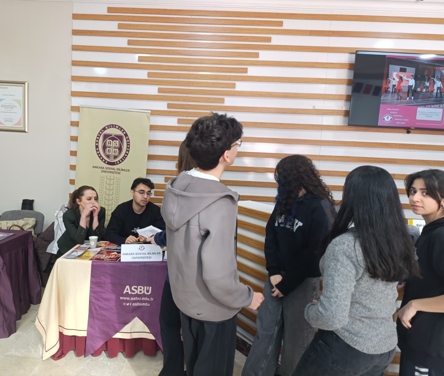 ASBÜ, MEV Koleji Tanıtım Günleri’nde Öğrencilerle Bir Araya Geldi
