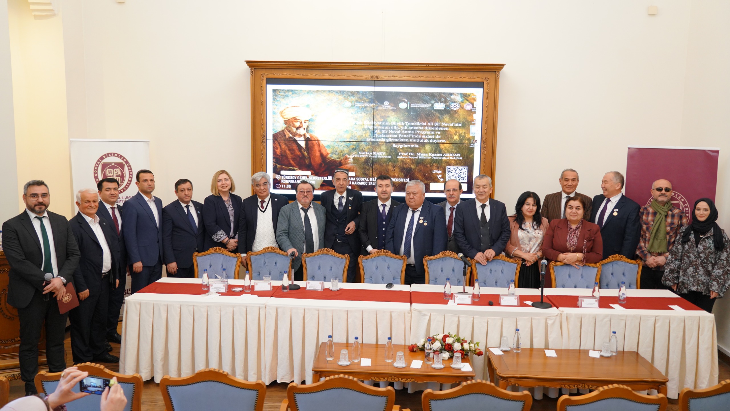 ASBÜ'de Doğumunun 585. Yılı Anısına Ali Şîr Nevâî Uluslararası Paneli Düzenlendi  Türk Dünyası’nın büyük şairi ve mütefekkiri Ali Şîr Nevâî’nin doğumunun 585. yılı dolayısıyla “Ali Şîr Nevâî ve Türk Dünyası” başlıklı panel, 13 Şubat 2026 tarihinde Ankara Sosyal Bilimler Üniversitesi ev sahipliğinde düzenlendi. Programda akademisyenler, yazarlar, öğrenciler ve diplomatik temsilciler bir araya getirildi.  Panelin açılışında konuşma yapan ASBÜ Rektörü Prof. Dr. Musa Kazım Arıcan, Nevâî’nin yalnızca büyük bir e