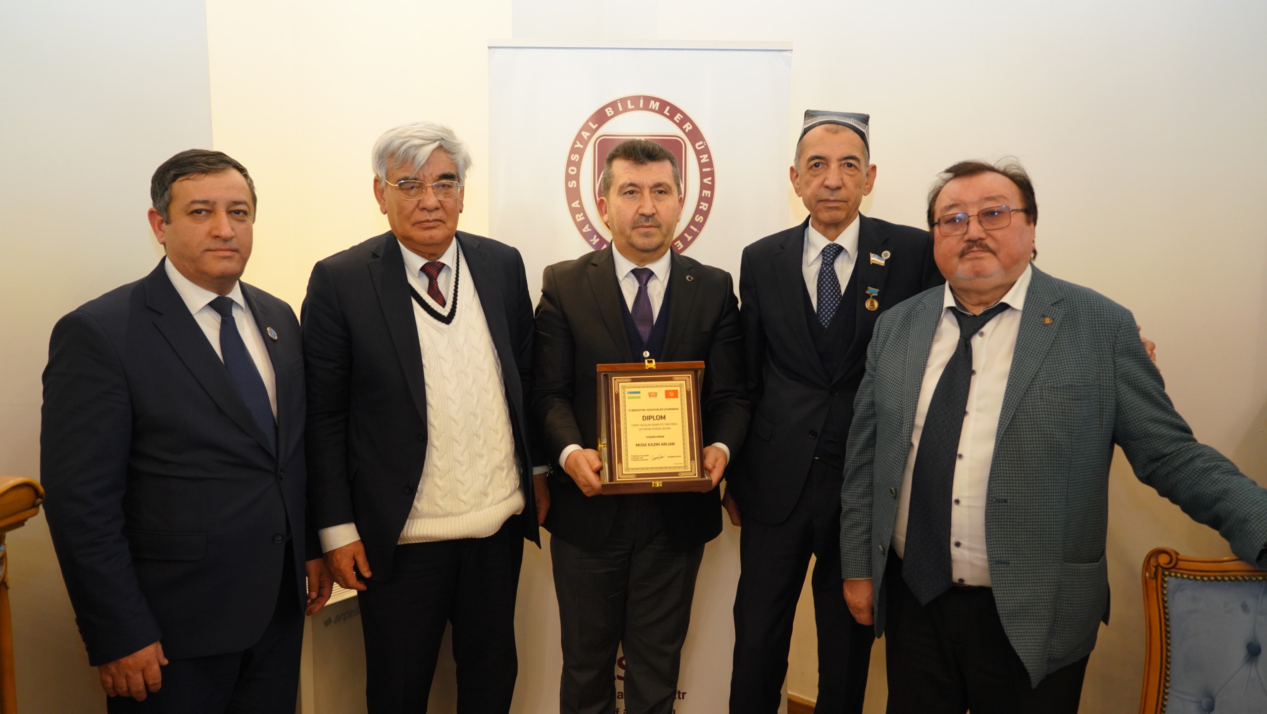 Türk Dünyası Edebiyatına Katkıları Dolayısıyla Prof. Dr. Arıcan’a Anlamlı Takdim