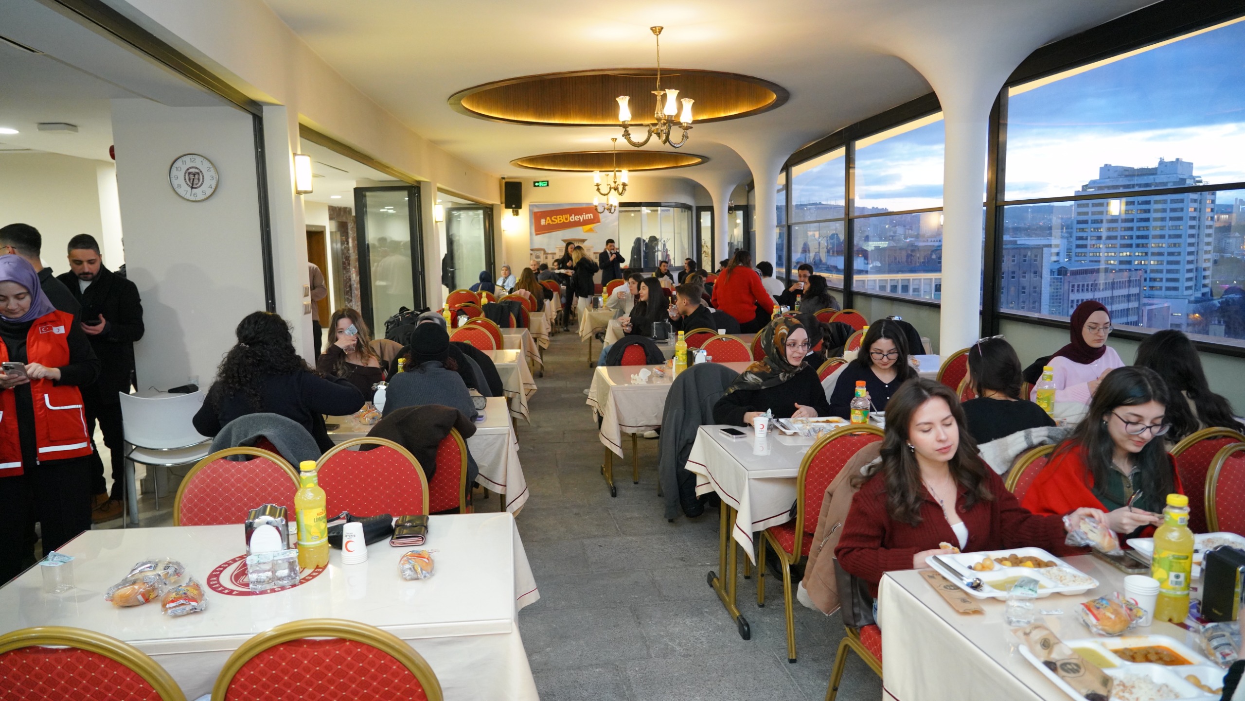 Gönül Köprüleri İftar Sofrasında Kuruldu: Gençlikle Baş Başa Bir Ramazan Akşamı