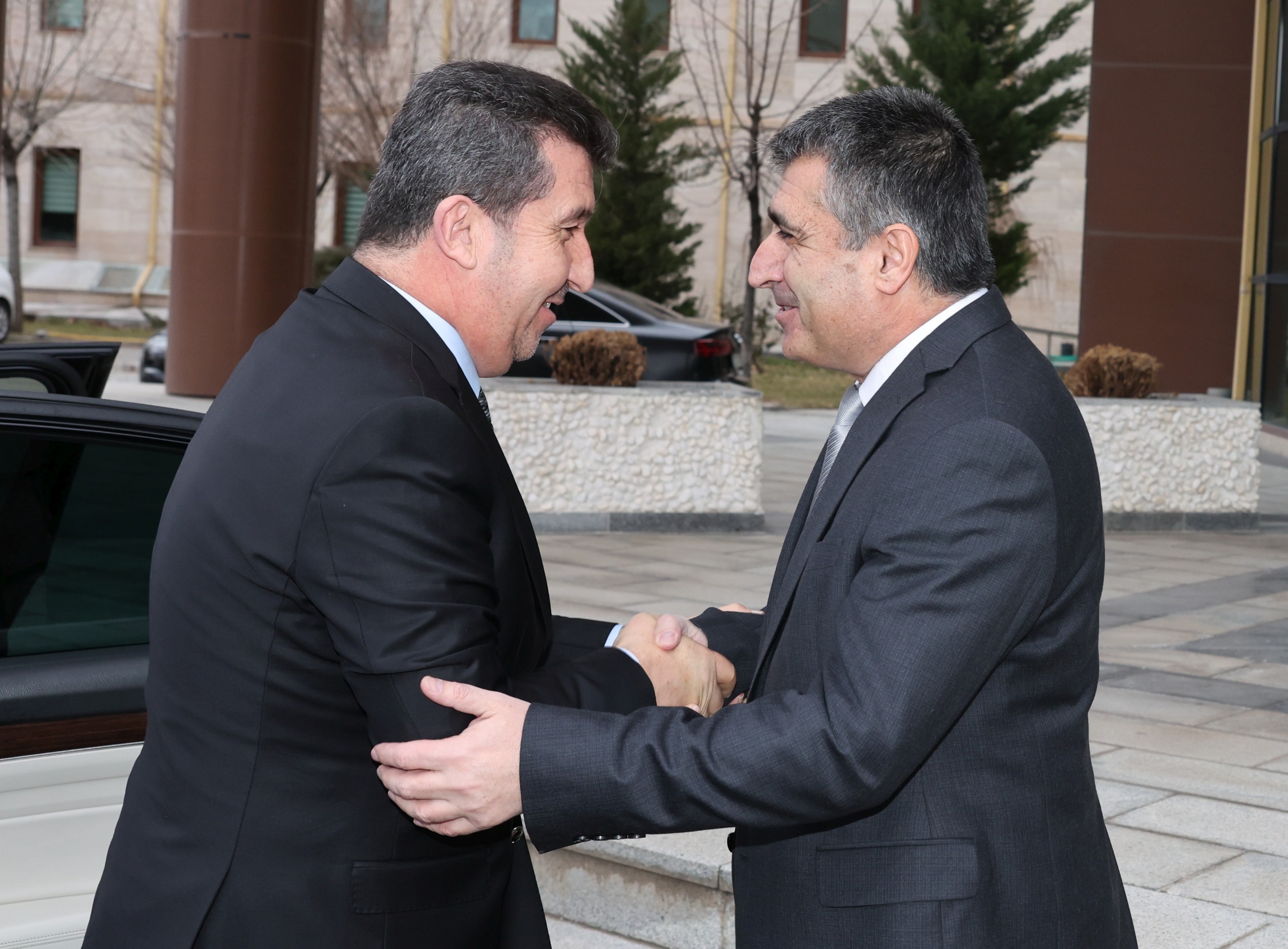 ASBÜ Rektörü 