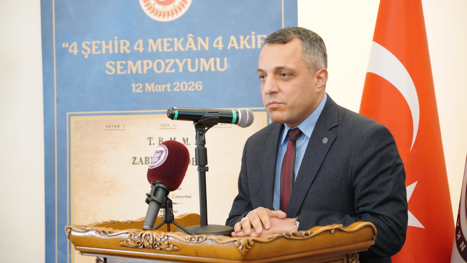 Başladı