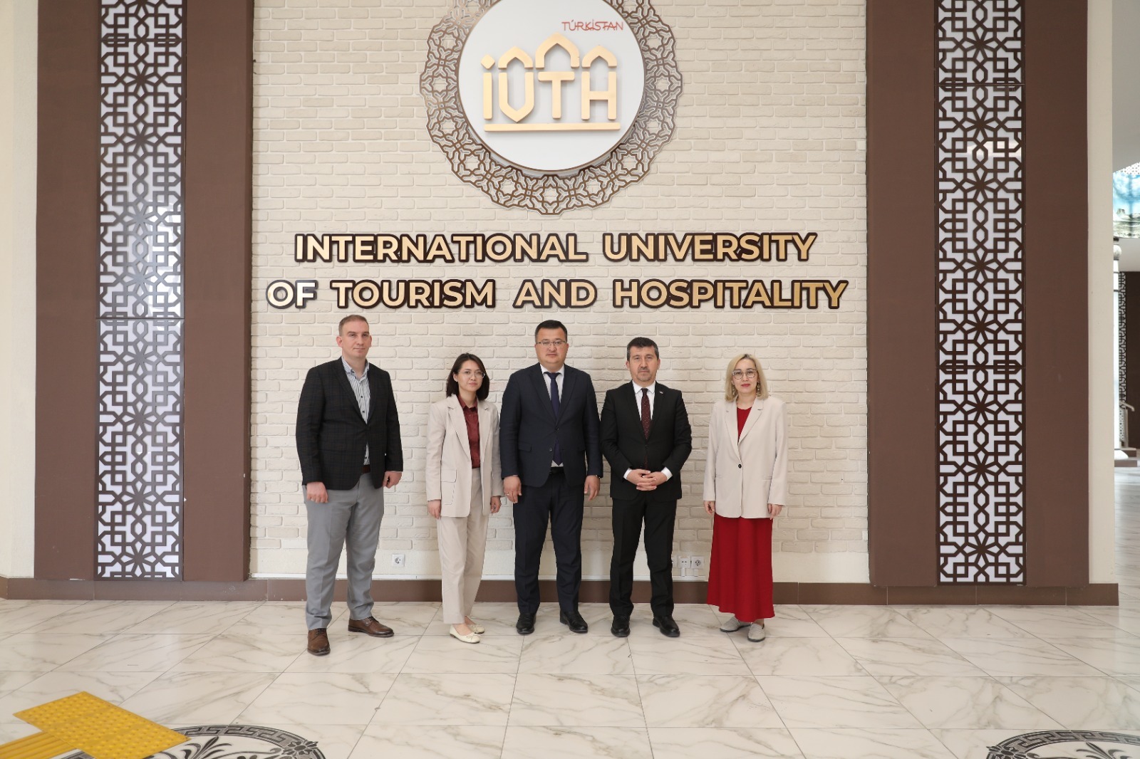 Ankara Sosyal Bilimler Üniversitesi ile Kazakistan’da faaliyet gösteren International University of Tourism and Hospitality arasında akademik iş birliğini güçlendirmeye yönelik bir Mutabakat Zaptı imzalandı  